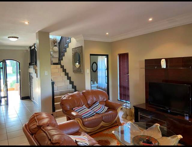 4 BEDROOM TOWNHOUSE FOR SALE IN MONTROSE